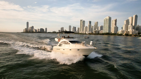 Yate Azimut Pato Golden Beach | Yate en beach